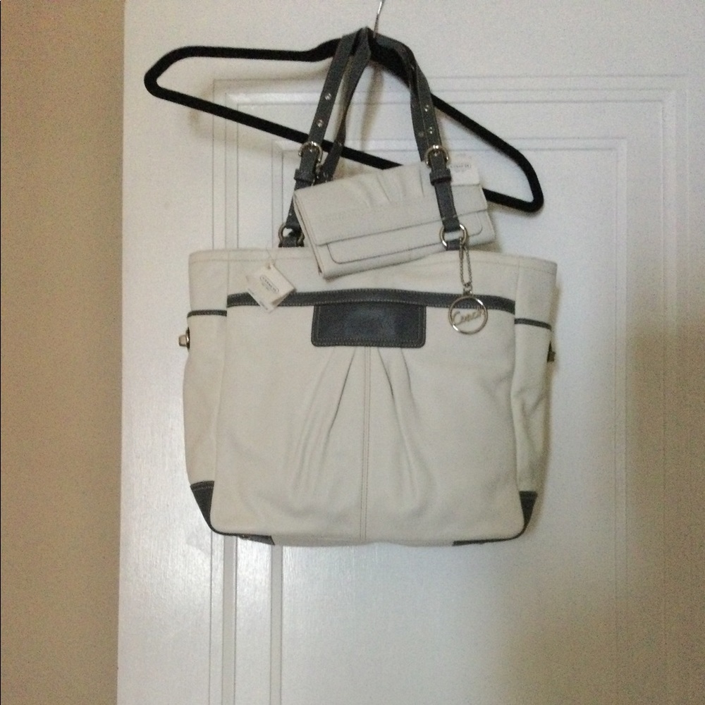 Coach M/L Handbag Purse White/Gray w/ Wallet (NWT)